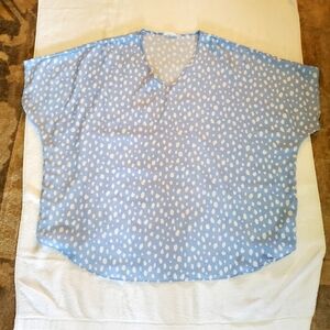 Spin Polka-dot oversized top.